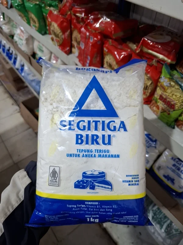 Tepung Terigu Segitiga Biru – Pilihan Terbaik untuk Roti, Kue, dan Masakan Lainnya